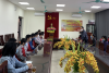 Ông Đào Duy Trung, Chủ tịch Hội khuyến học quận Tây Hồ đã trao quà cho các các học sinh và phát biểu tại trường THCS Đông Thái