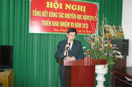 Ông Nguyễn Trần Lựu Phó Chủ tịch Hội Khuyến học Đan Phượng trình bày báo cáo