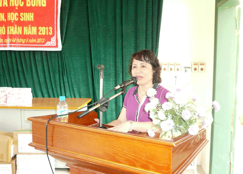 Bà Nguyễn Thị Vân Khanh Phát biểu trong buổi lễ