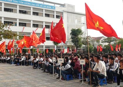 Học sinh trong lễ kỷ niệm Ngày nhà giáo Việt Nam