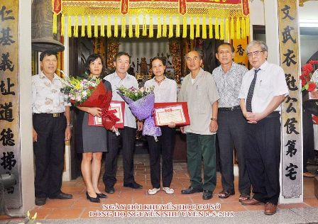 Trao thưởng cho 2 tiến sĩ của Dòng họ Nguyễn Như Uyên