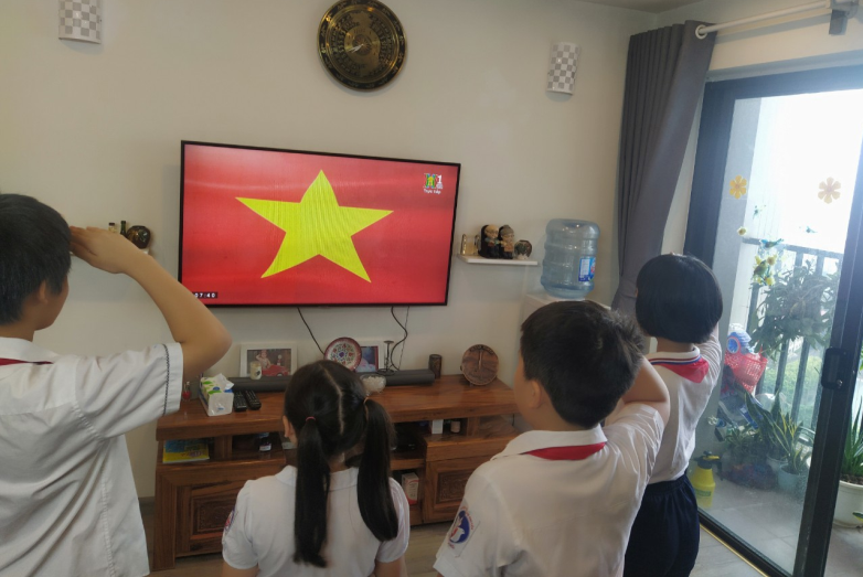 Học sinh Phú Thượng,Tây Hồ dự khai giảng online 5-9-2021